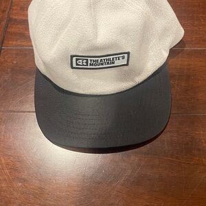 NWT Brand New Copper The Athlete's Mountain grey and black fleece cap / hat